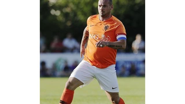 Baru 2 Minggu Pensiun, Ini 6 Potret Terbaru Wesley Sneijder yang Bikin Pangling