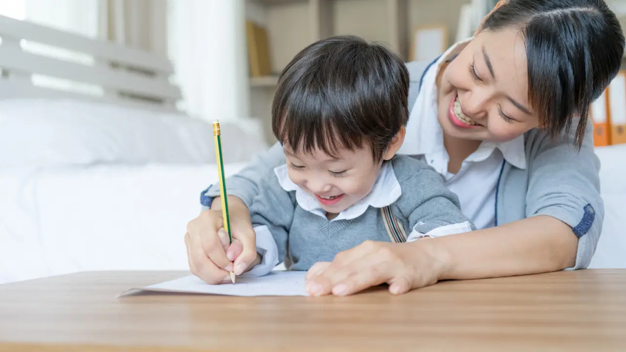 Ajarkan Empati Sejak Dini Lewat Kindness Notes, Ide Ngabuburit Bermakna untuk Si Kecil