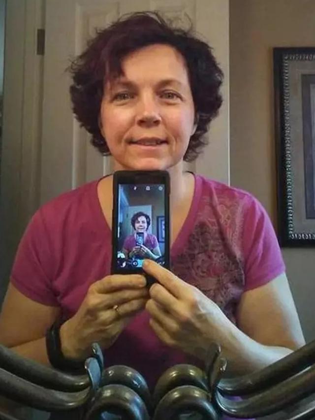 7 Kelakuan Kocak Emak Tak Paham Fungsi Benda Ini Bikin Geleng Kepala