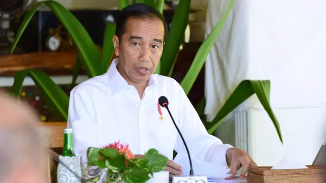 Presiden Joko Widodo atau Jokowi di Labuan Bajo, Senin (20/1/2020). (foto: Biro Pres Setpres)