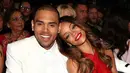 Melansir Ace Showbiz, dilaporkan Chris Brown memang  tak bisa move on dari Rihanna. Meskipun kini telah memiliki  seorang kekasih, Karrueche Tran serta memiliki seorang putri bernama Royalty dari Nia Guzman. (AFP/Bintang.com)