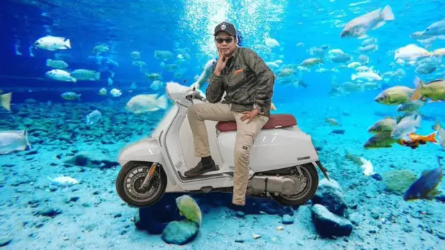 7 Editan Foto Gofar Hilman Naik Motor Ini Kocak Banget