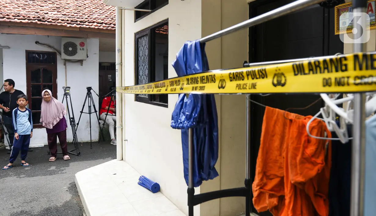 Jenazah empat bocah yakni anak perempuan berinisial VA (6), anak perempuan berinisial S (4), anak laki-laki berinisial Ar (3), dan aak laki-laki berinisial As (1). (Liputan6.com/Herman Zakharia)