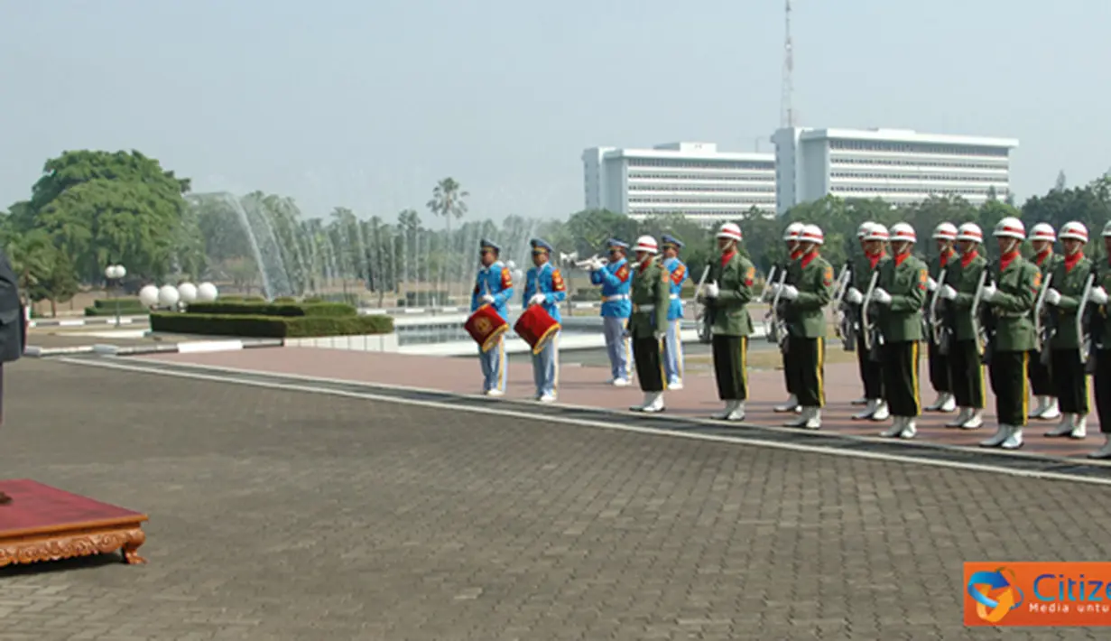Citizen6, Cilangkap: Panglima TNI Laksamana TNI Agus Suhartono menerima  kunjungan kehormatan Dubes Kerajaan Spanyol untuk Indonesia H.E. Mr. Rafael Conde de Saro, di Mabes TNI Cilangkap Jakarta Timur, Senin (6/8). (Pengirim: Badarudin Bakri)