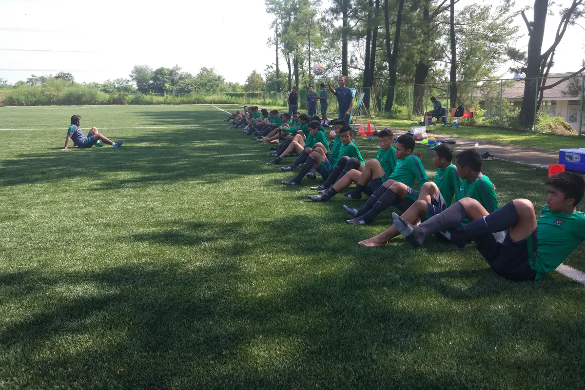 Timnas Indonesia U-16 saat menggelar latihan NYTC Sawangan. 