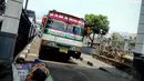 Seorang pria tampak tidur terlelap di depan sebuah di Terminal Kota Tua, Jakarta, (9/9/14). (Liputan6.com/Faizal Fanani)