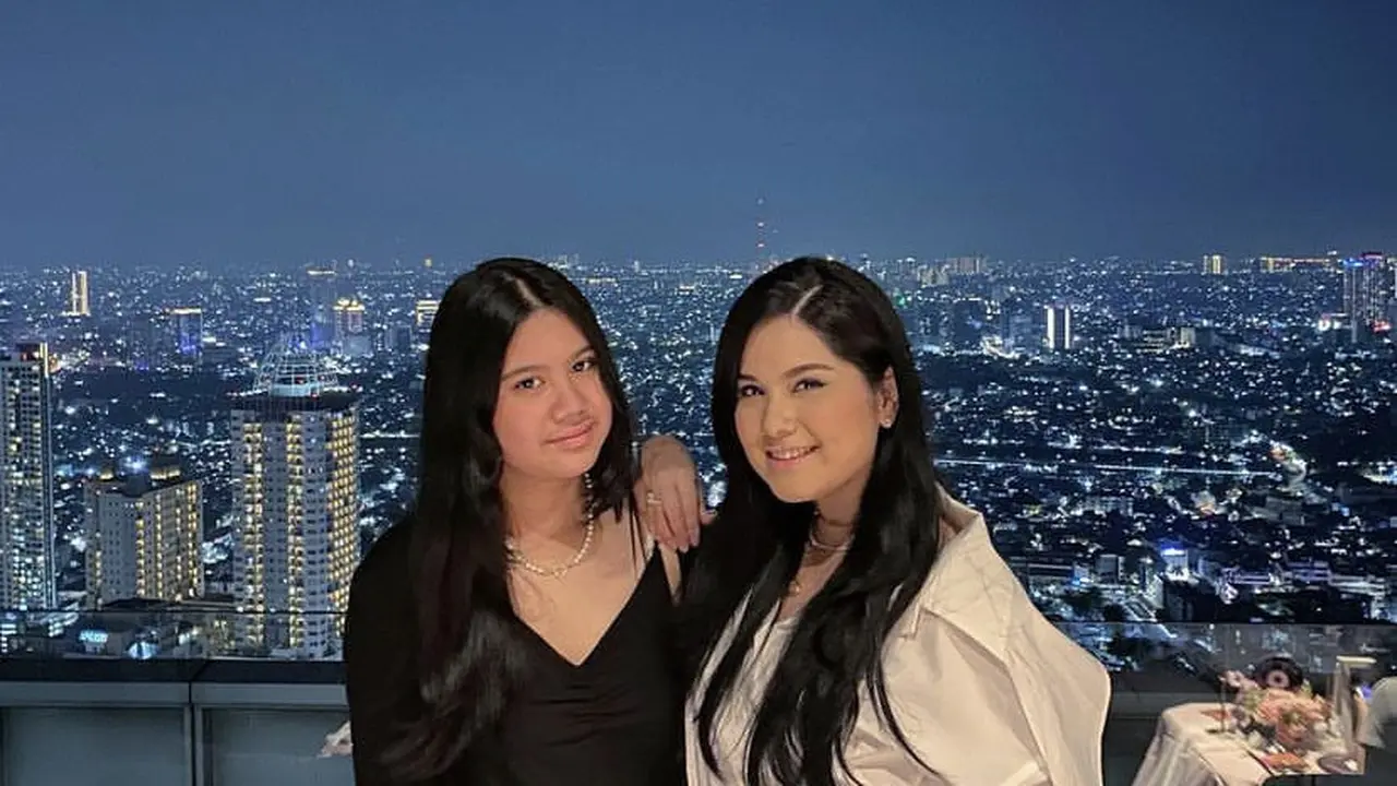 Tampilan Almiran Putri Agus Yudhoyono dan Annisa Pohan