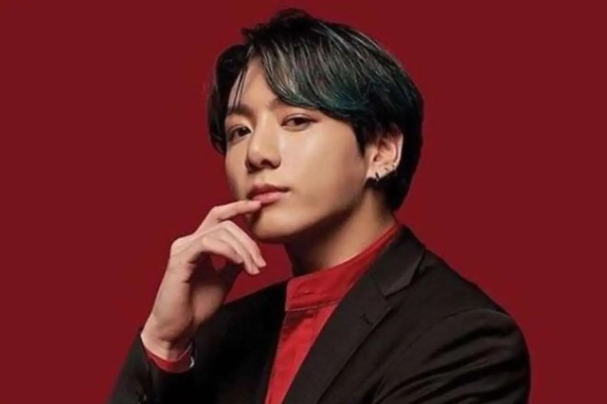 Jungkook BTS Bagikan Rahasia Perawatan Kulit Wajahnya yang Bersinar