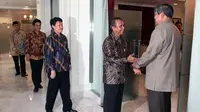 Presiden SBY menerima kunjungan Ketua KPK Busyro Muqoddas dan pimpinan KPK lainnya di Kantor Kepresidenan, Jakarta, Jumat (6/5).(Antara) 