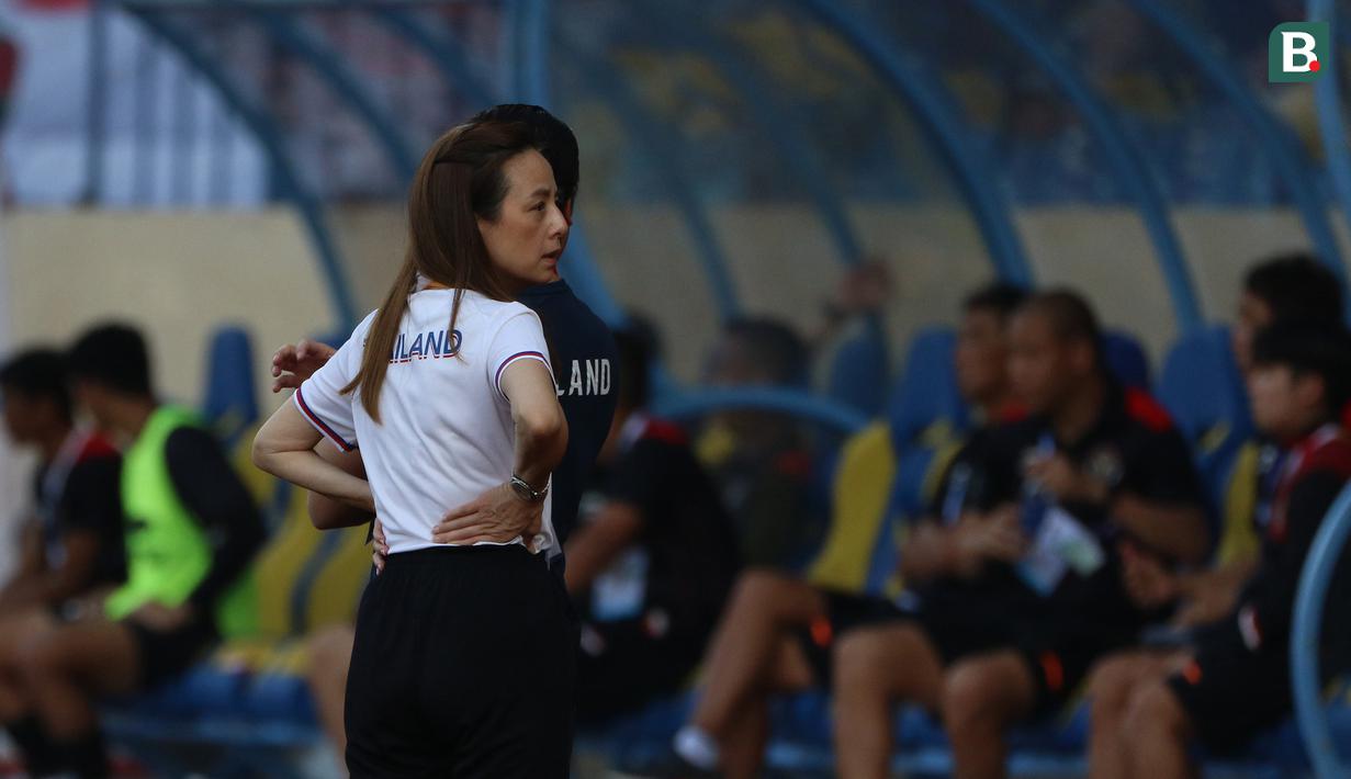 Madam Pang yang kini berusia 56 tahun dan memiliki nama asli Nualphan Lamsam adalah sosok sosialita dan pengusaha ternama di Thailand. (Bola.com/Ikhwan Yanuar)