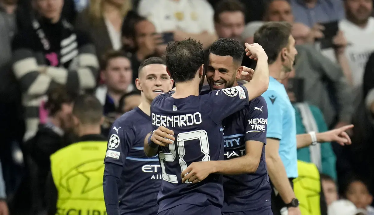 <p>Pada babak kedua tepatnya menit 75 Manchester City berhasil unggul lebih dulu melalui gol yang dicetak oleh Riyad Mahrez. Skor 1-0 berubah untuk keunggulan sang tamu. (AP/Manu Fernandez)</p>