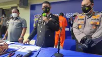 Direktur Polisi Air Polda Riau dalam konferensi pers pengungkapan perompakan kapal asing. (Liputan6.com/M Syukur)