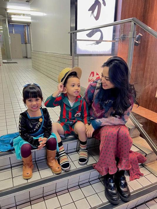 Rachel Vennya kali ini memilih Jepang sebagai destinasi wisatanya bersama sang buah hati. (instagram.com/rachelvennya)