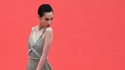 Kiko Mizuhara berpose di karpet merah menghadiri pemutaran film "Yomeddine" selama Festival Film Cannes ke-71 di Prancis (9/5). Kiko diduga kuat merupakan mantan kekasih G-Dragon. (AFP Photo/Antonin Thuillier)