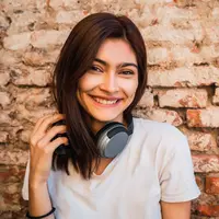 ilustrasi perempuan cantik dewasa/Mix Tape/Shutterstock