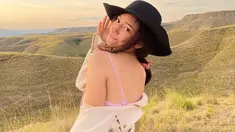 Dannia Salsabilla selalu bernampilan cantik menawan di berbagai momen. Termasuk saat momen ia berlibur untuk melepas penat. Gaya penampilannya yang kece dengan memakai topi membuatnya kian curi perhatian. Tak ayal foto Dannia ini banjir pujian dari netizen. (Liputan6.com/IG/@danniasalsabilla)
