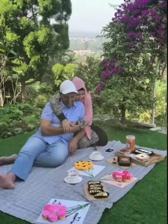 [Fimela] Mark Sungkar dan Santi Asoka Mala