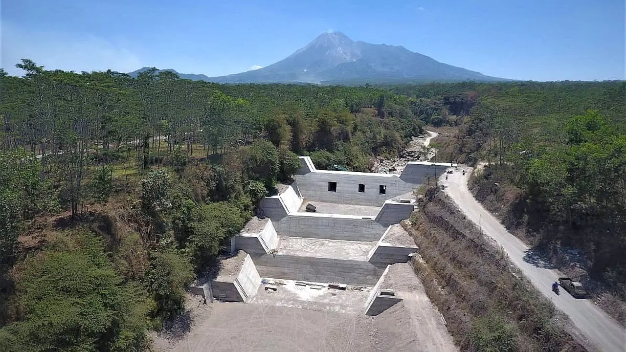 Kementerian PUPR terus melanjutkan pembangunan dan rehabilitasi sabo dam di Jawa Tengah untuk mengantisipasi banjir lahar dari Gunung Merapi. (Dok Kementerian PUPR)