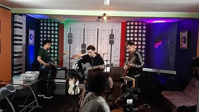 Main Sinetron Bareng, Ini 6 Momen Kebersamaan The Junas Monkey Saat Syuting