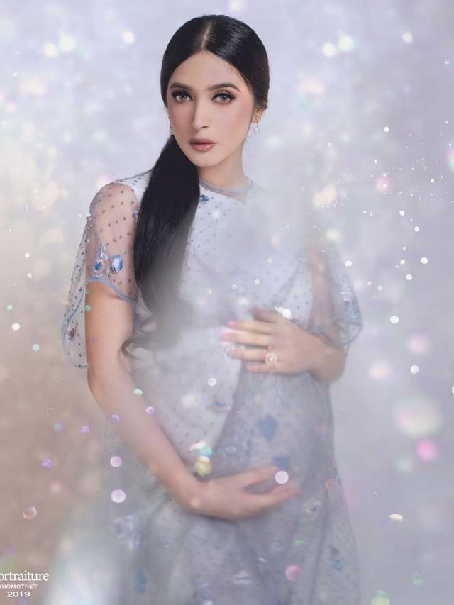 Biasa Natural, Ini 8 Potret Nabila Syakieb dengan Makeup Tebal