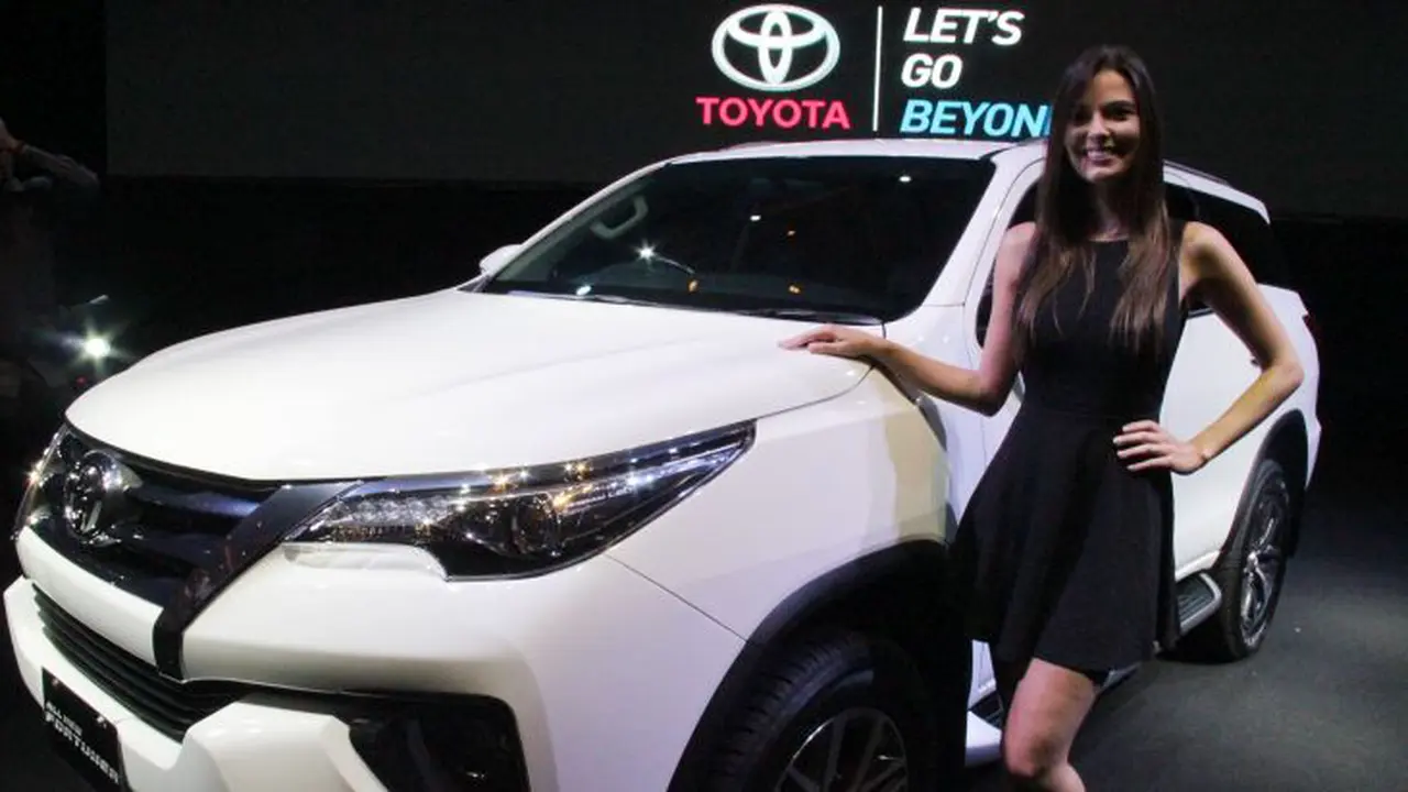 Model Brasil Kepincut All New Fortuner