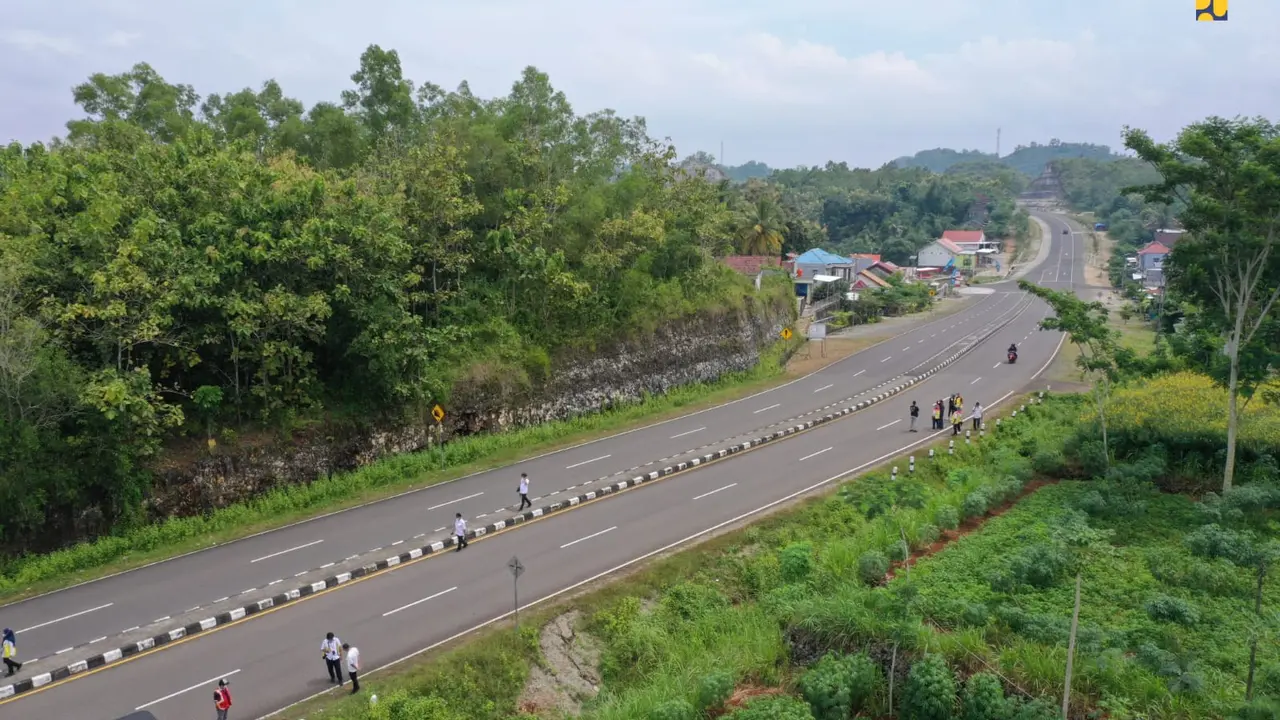 Kementerian Pekerjaan Umum dan Perumahan Rakyat (PUPR) telah menyiapkan Jalan Lintas Pantai Selatan atau Pansela Jawa sebagai jalur alternatif mudik Lebaran 2022