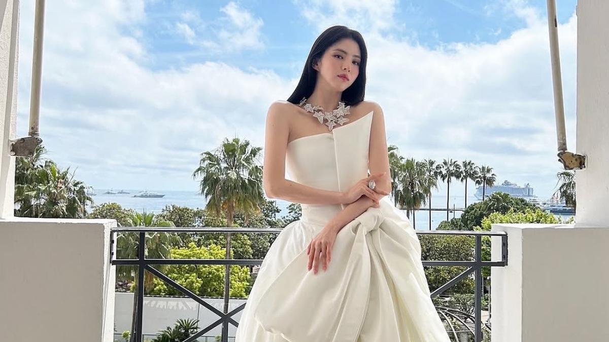 Gaya Stunning Han So Hee Padukan Gaun Pita Besar dan Mini Dress dengan Perhiasan Mewah di Festival Film Cannes 2025