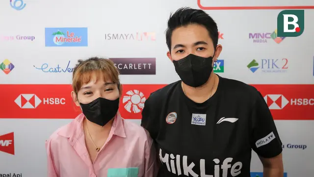 Pelatih Praveen/Melati, Vita Marissa (kanan) dan Dokter Oktaviani