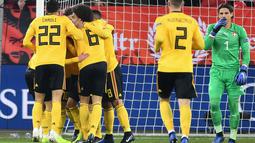 Sejatinya tim tamu Belgia berhasil unggul dua gol terlebih dahulu lewat dua gol Thorgan Hazard ke gawang Swiss pada laga Nations League yang berlangsung di stadion Swissporarena, Senin (19/11). Timnas Belgia kalah 2-5. (AFP/Fabrice Coffrini)