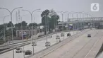 Kendaraan saat melintasi ruas Tol Cinere-Jagorawi (Cijago) Seksi 3A Kukusan-Krukut, Tanah Baru, Depok, Jawa Barat, Senin (26/12/2022). Kementerian PUPR melalui Badan Pengatur Jalan Tol (BPJT) telah mengoperasikan secara fungsional ruas Tol Cijago Seksi 3A Kukusan-Krukut sejak Jumat (23/12/2022) lalu dalam rangka momentum libur Natal dan Tahun Baru. Ruas tol tersebut dibuka secara gratis mulai dari 23 Desember 2022 sampai 3 Januari 2023, pukul 08.00 WIB-07.00 WIB. (merdeka.com/Iqbal S. Nugroho)