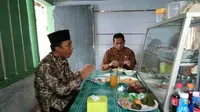 Bupati Batang dan wakilnya sarapan pagi di kantin (Liputan6.com / Fajar Eko) 