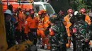 Kepala Badan Nasional Penanggulangan Bencana (BNPB) Letjen TNI Suharyanto menyampaikan, pada Sabtu (4/10/2025), setidak ada 49 santri yang diduga masih hilang. Angka tersebut berdasar data yang diberikan pihak pesantren kepada Tim SAR Gabungan. (AP Photo/Achmad Ibrahim)