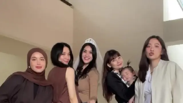 Momen Girlgrup Princess Kembali Reuni di Bridal Shower Elma Agustin, Netizen Langsung Nostalgia (credit: instagram/anaoctarina)