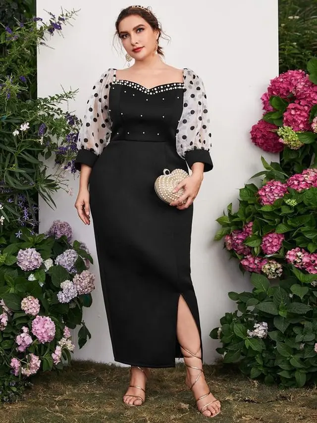 Dress Satin dengan Sweetheart Neckline (created by AI)