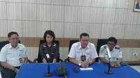Petugas Bandara Sam Ratulangi Manado yang ditampar istri pejabat kepolisian juga meluruskan pemberitaan soal insiden tersebut. (Liputan6.com/Yoseph Ikanubun)