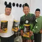 Anggota DPRD Jawa Tengah, H. Abdullah Aminuddin (kiri), Pengasuh Ponpes Bumi Damai Al Mustawa, KH Muzayin (kanan). (Liputan6.com/Ahmad Adirin)