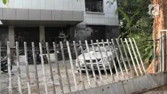 Setelah bentrok dini hari tadi, polisi kini menjaga ketat kantor YLBHI. 