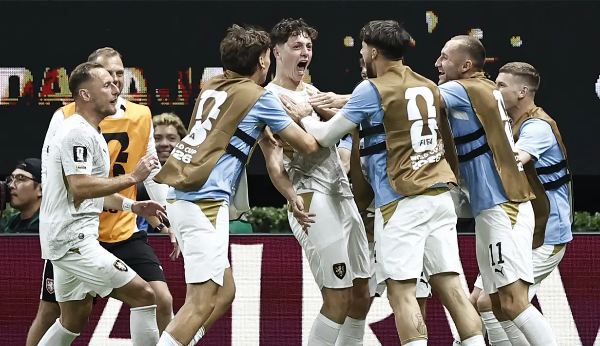Pemain Republik Ceko, Ladislav Krejci merayakan gol perdananya ketika melawan Korea Selatan pada pertandingan pertama di PIala Dunia 2026 di Estadio Guadalajara, Meksiko, Jumat (12/6/2026) pagi WIB. (AFP/Ulises Ruiz)
