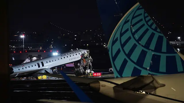 Kecelakaan Pesawat di Bandara LaGuardia New York, Dua Orang Tewas