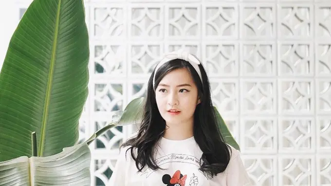 [Bintang] Busana malam mingguan