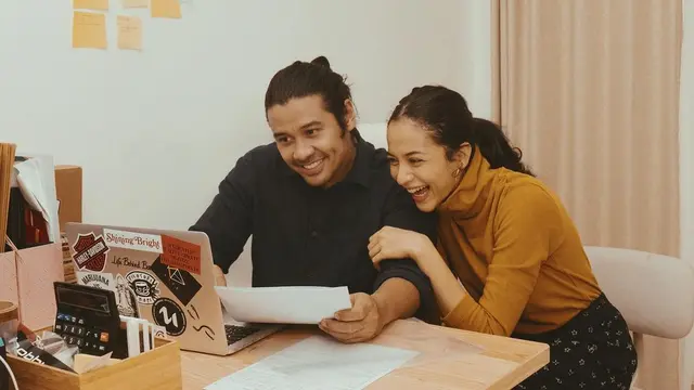 'Diserang' Penonton Layangan Putus, Ini 6 Potret Romantis Chicco Jerikho dan Putri Marino