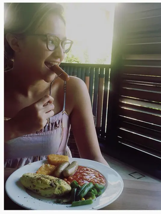 Marshanda kembali menjadi perbincangan nitizen setelah foto sehabis treatmen diunggah ke akun Instagramnya. (Instagram/@marshanda99)