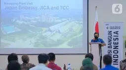 Direktur Utama SIG, Donny Arsal, memberikan sambutan saat menerima kunjungan Kedutaan Besar Jepang di Indonesia dan Japan International Cooperation Agency (JICA) di SBI Pabrik Narogong, Jawa Barat (25/2/2022). (Liputan6.com/HO/SIG)