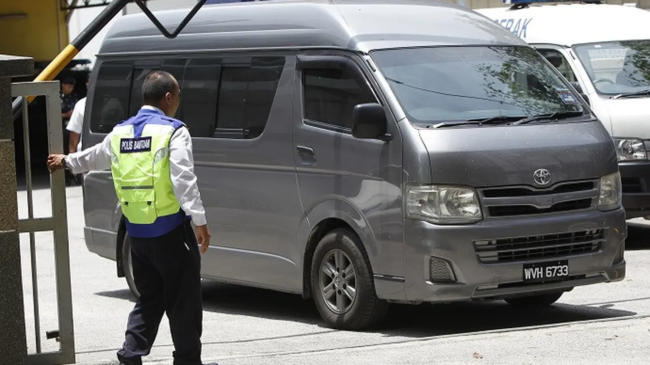 Mobil van ini diduga membawa jasad Kim Jong-nam dari Kuala Lumpur Hospital ke KLIA untuk diterbangkan ke China
