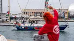 Kapal-kapal yang membawa aktivis dan bantuan kemanusiaan untuk warga Palestina di Gaza bermanuver di pelabuhan selama acara pelepasan simbolis sebagai bagian dari Global Sumud Flotilla, di Barcelona, Spanyol, Minggu 12 April 2026. Sejumlah kapal mengikuti acara pelepasan simbolis dan keberangkatan armada misi kemanusiaan Global Sumud Flotilla (GSF) untuk menembus blokade Gaza, Palestina. (AP Photo/Joan Mateu Parra)
