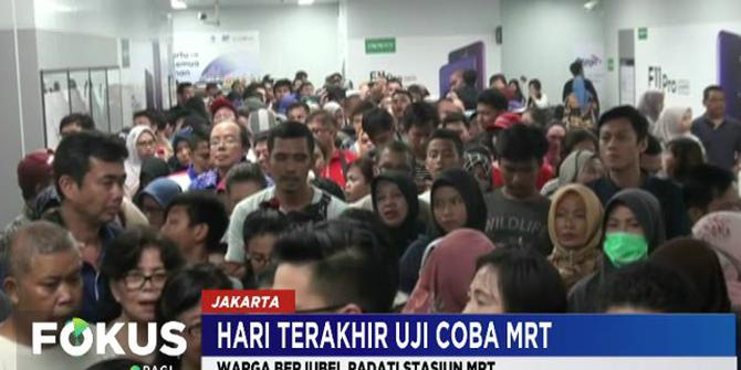 Warga Padati Antrean Hari Terakhir Masa Uji Coba MRT Jakarta
