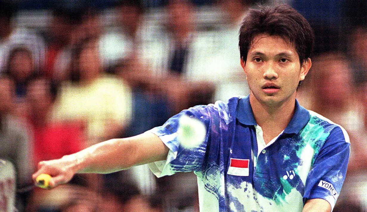 6. Hariyanto Arbi - Pebulutangkis yang berjuluk "Smes 100 Watt" itu pernah merasakan dua kali titel All England yaitu pada tahun 1993 dan 1994. Hariyanto Arbi menjadi tunggal putra terakhir Indonesia yang menjuarai All England. (Bola.com/M Iqbal Ichsan)