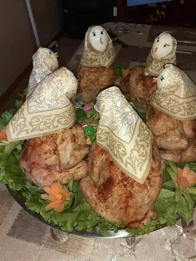 7 Potret Nyeleneh Penyajian Ayam Goreng Ini Bentuknya Kocak