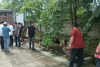 Penggerebekan truk berisi daging impor kedaluwarsa