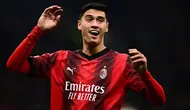 Tijjani Reijnders, gelandang AC Milan berusia 25 tahun ini merupakan pesepak bola Belanda yang memiliki garis keturunan Indonesia, tepatnya dari Maluku. Saat ini ia tengah menjalani musim pertama bersama AC Milan. (AFP/Marco Bertorello)